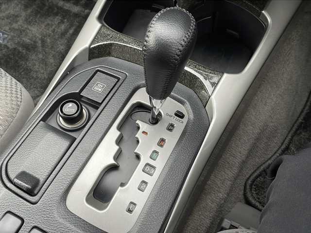 トヨタ ハイラックス サーフ SSR－G 岩手県 2004(平16)年 6.1万km グレイッシュブルーメタリック ＡＣ１００Ｖコンセント　純正ナビ　バックカメラ　ＣＤ／ＭＤ再生　ＥＴＣ　オートライト　リモコンキー　フロントフォグランプ　純正１７インチアルミホイール　オートエアコン　革巻きステアリング