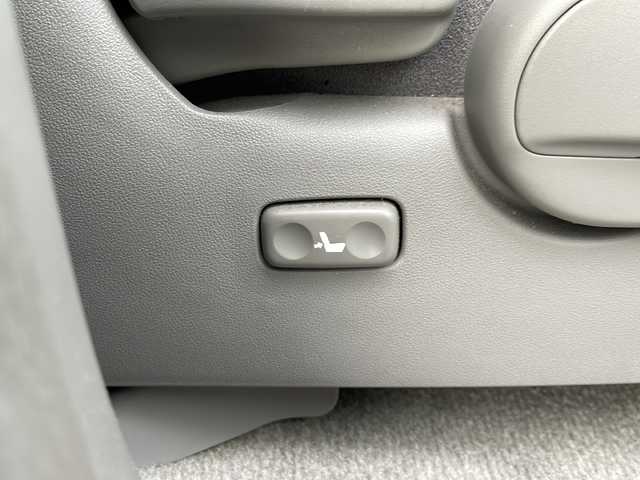 トヨタ ハイラックス サーフ SSR－G 岩手県 2004(平16)年 6.1万km グレイッシュブルーメタリック ＡＣ１００Ｖコンセント　純正ナビ　バックカメラ　ＣＤ／ＭＤ再生　ＥＴＣ　オートライト　リモコンキー　フロントフォグランプ　純正１７インチアルミホイール　オートエアコン　革巻きステアリング