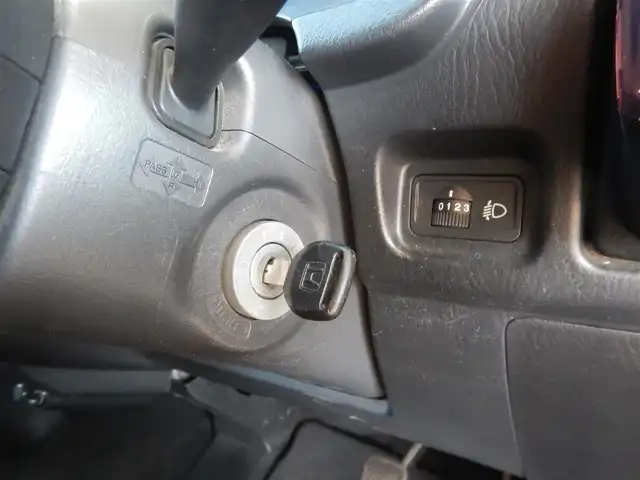 ホンダ バモス G 静岡県 2016(平28)年 9.6万km プレミアムミスティックナイトパール 4WD/純正ディスプレイオーディオ/・6WS0/・CD再生/・ラジオ/バックカメラ/純正アルミホイール/純正フロアマット/ヘッドライトレベライザー/ISOFIX/ドアバイザー/キーレス×1/取扱説明書/新車保証書/整備記録簿/・新車1ヶ月、12ヶ月、H30、R1、R3、R5