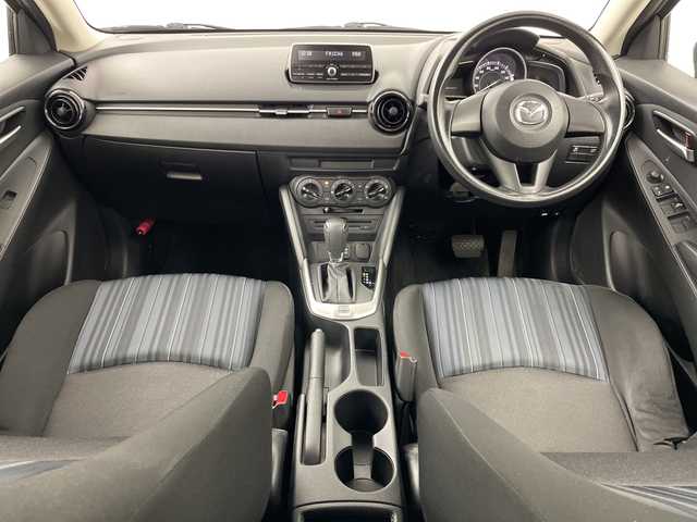 マツダ デミオ 13C 道央・札幌 2016(平28)年 3.8万km アルミニウムメタリック ・４WD/・純正オーディオ（CD＆AM&FM＆AUX＆USB）/・i-Activsense/・アイドリングストップ/・キセノンヘッドライト/・スマートキー/・プッシュスタート/・夏タイヤ積込/・社外１５インチAW