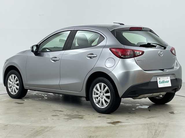 マツダ デミオ 13C 道央・札幌 2016(平28)年 3.8万km アルミニウムメタリック ・４WD/・純正オーディオ（CD＆AM&FM＆AUX＆USB）/・i-Activsense/・アイドリングストップ/・キセノンヘッドライト/・スマートキー/・プッシュスタート/・夏タイヤ積込/・社外１５インチAW