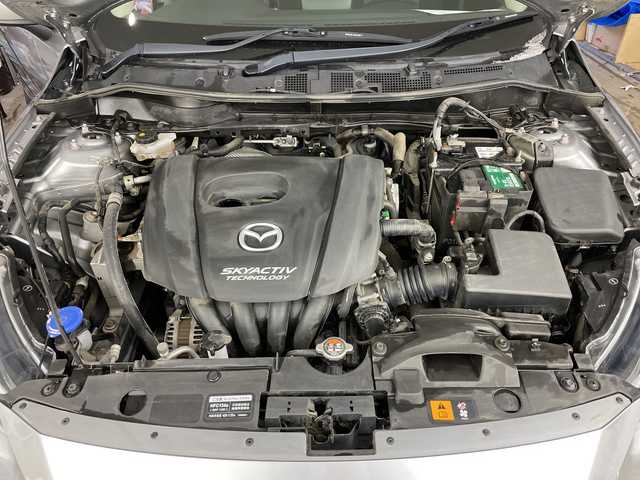 マツダ デミオ 13C 道央・札幌 2016(平28)年 3.8万km アルミニウムメタリック ・４WD/・純正オーディオ（CD＆AM&FM＆AUX＆USB）/・i-Activsense/・アイドリングストップ/・キセノンヘッドライト/・スマートキー/・プッシュスタート/・夏タイヤ積込/・社外１５インチAW