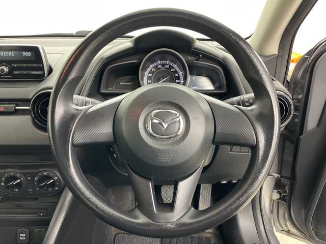 マツダ デミオ 13C 道央・札幌 2016(平28)年 3.8万km アルミニウムメタリック ・４WD/・純正オーディオ（CD＆AM&FM＆AUX＆USB）/・i-Activsense/・アイドリングストップ/・キセノンヘッドライト/・スマートキー/・プッシュスタート/・夏タイヤ積込/・社外１５インチAW