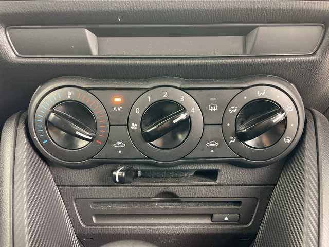 マツダ デミオ 13C 道央・札幌 2016(平28)年 3.8万km アルミニウムメタリック ・４WD/・純正オーディオ（CD＆AM&FM＆AUX＆USB）/・i-Activsense/・アイドリングストップ/・キセノンヘッドライト/・スマートキー/・プッシュスタート/・夏タイヤ積込/・社外１５インチAW