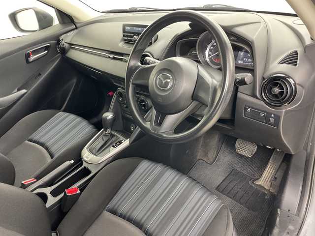 マツダ デミオ 13C 道央・札幌 2016(平28)年 3.8万km アルミニウムメタリック ・４WD/・純正オーディオ（CD＆AM&FM＆AUX＆USB）/・i-Activsense/・アイドリングストップ/・キセノンヘッドライト/・スマートキー/・プッシュスタート/・夏タイヤ積込/・社外１５インチAW