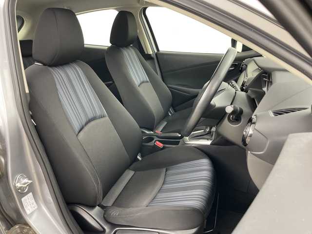 マツダ デミオ 13C 道央・札幌 2016(平28)年 3.8万km アルミニウムメタリック ・４WD/・純正オーディオ（CD＆AM&FM＆AUX＆USB）/・i-Activsense/・アイドリングストップ/・キセノンヘッドライト/・スマートキー/・プッシュスタート/・夏タイヤ積込/・社外１５インチAW