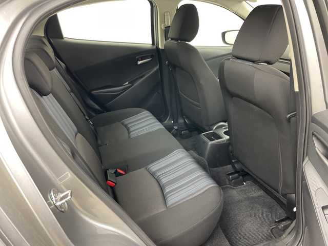 マツダ デミオ 13C 道央・札幌 2016(平28)年 3.8万km アルミニウムメタリック ・４WD/・純正オーディオ（CD＆AM&FM＆AUX＆USB）/・i-Activsense/・アイドリングストップ/・キセノンヘッドライト/・スマートキー/・プッシュスタート/・夏タイヤ積込/・社外１５インチAW