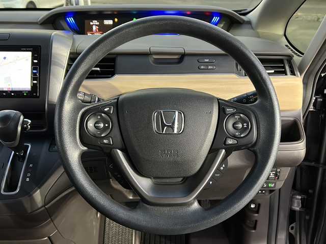 ホンダ フリード G ホンダセンシング 静岡県 2019(平31)年 4.9万km モダンスティールM 純正メモリナビ/・CD/・DVD/・フルセグＴＶ/・Bluetooth/・AM/・FM/主要装備/・両側パワスラ/・ホンダセンシング/・衝突軽減/・横滑り防止装置/・レーンキープ/・追従クルコン/・バックカメラ/・ビルトインＥＴＣ/・ドラレコ前/・ステリモ/・スマートキー/・プッシュスタート/・スペアキー1本