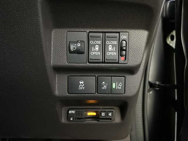 ホンダ フリード G ホンダセンシング 静岡県 2019(平31)年 4.9万km モダンスティールM 純正メモリナビ/・CD/・DVD/・フルセグＴＶ/・Bluetooth/・AM/・FM/主要装備/・両側パワスラ/・ホンダセンシング/・衝突軽減/・横滑り防止装置/・レーンキープ/・追従クルコン/・バックカメラ/・ビルトインＥＴＣ/・ドラレコ前/・ステリモ/・スマートキー/・プッシュスタート/・スペアキー1本