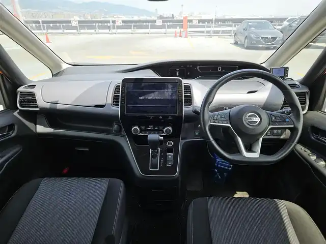日産 セレナ ハイウェイスター V 愛媛県 2020(令2)年 7.3万km オレンジ 純正10型ナビ(BT/DVD/Blu-ray)/フルセグTV/ハンズフリーパワースライドドア(両側)/インテリジェントアラウンドビューモニター/ビルトインETC/ドライブレコーダー/純正11型後席専用モニター/インテリジェントクルーズコントロール/ソナー機能/プロパイロット/インテリジェントパーキングアシスト/全方位運転支援システム/・インテリジェントエマージェンシーブレーキ/・標識検知機能/・踏み間違い衝突防止アシスト/・車線逸脱防止支援システム/・車線逸脱警報/・車両検知警報(前後)/・ふらつき警報/アダプティブLEDヘッドランプ/本革巻きステアリング/2列目/3列目パーソナルテーブル/純正16インチアルミホイール/インテリジェントキー/プッシュエンジンスターター/禁煙車