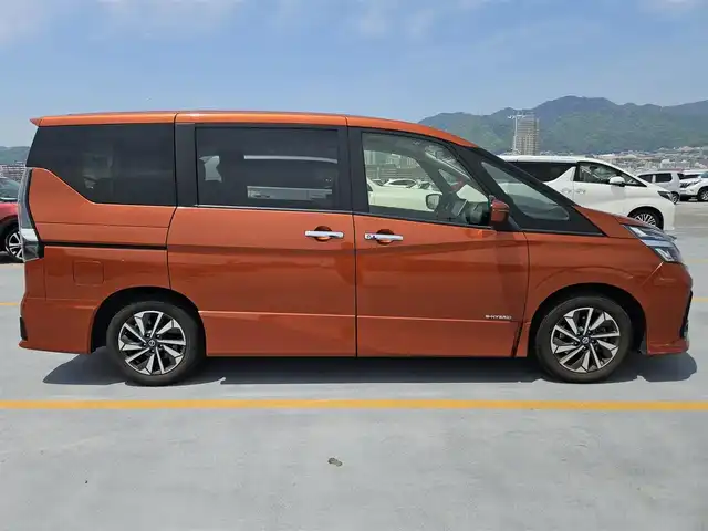 日産 セレナ ハイウェイスター V 愛媛県 2020(令2)年 7.3万km オレンジ 純正10型ナビ(BT/DVD/Blu-ray)/フルセグTV/ハンズフリーパワースライドドア(両側)/インテリジェントアラウンドビューモニター/ビルトインETC/ドライブレコーダー/純正11型後席専用モニター/インテリジェントクルーズコントロール/ソナー機能/プロパイロット/インテリジェントパーキングアシスト/全方位運転支援システム/・インテリジェントエマージェンシーブレーキ/・標識検知機能/・踏み間違い衝突防止アシスト/・車線逸脱防止支援システム/・車線逸脱警報/・車両検知警報(前後)/・ふらつき警報/アダプティブLEDヘッドランプ/本革巻きステアリング/2列目/3列目パーソナルテーブル/純正16インチアルミホイール/インテリジェントキー/プッシュエンジンスターター/禁煙車