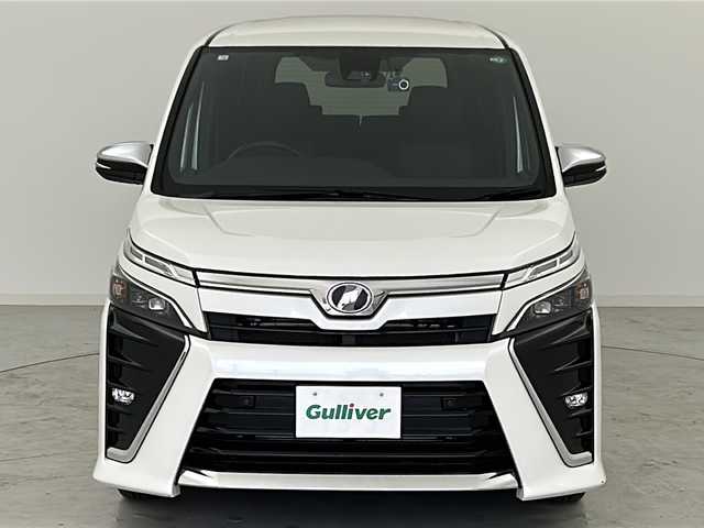 トヨタ ヴォクシー ZS 煌Ⅱ 宮城県 2020(令2)年 3.3万km ホワイトパールクリスタルシャイン Toyota Safety Sense /・プリクラッシュセーフティ/・レーンディパーチャーアラート/・オートマチックハイビーム/クルーズコントロール/純正7インチSDナビ/・BT.CD.DVD/SD/バックカメラ/フルセグTV/両側パワースライドドア/ビルトインETC2.0/ドライブレコーダー（FR）/LEDヘッドライト/LEDフォグライト/ステアリングスイッチ/純正フロアマット/純正16インチAW/シートバックテーブル/ロールサンシェード/ドアバイザー