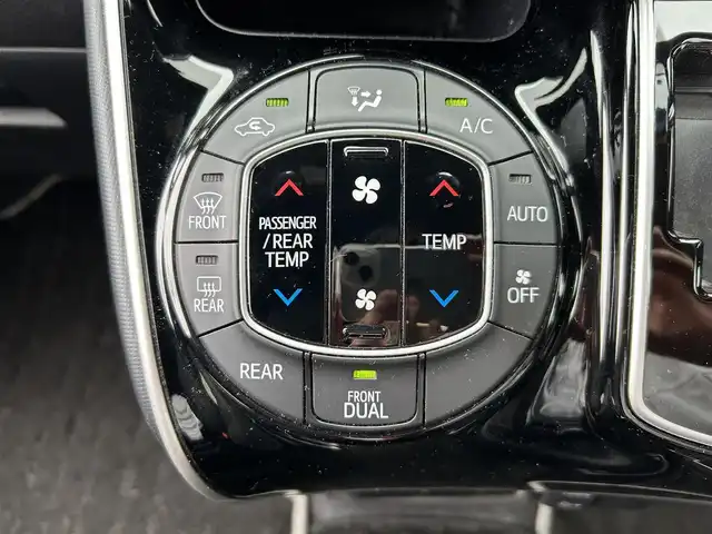 トヨタ ヴォクシー ZS 煌 愛知県 2018(平30)年 3万km ブラック 純正ナビ/　AM/FM/SD/BT/CD/DVD/フルセグTV/バックカメラ/ETC/両側パワースライドドア/LEDヘッドライト/フォグランプ/純正16インチAW/衝突被害軽減システム/レーンキープアシスト/オートマチックハイビーム/アイドリングストップ/純正フロアマット/純正ドアバイザー/スマートキー