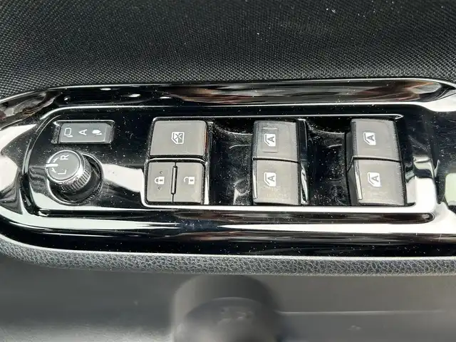 トヨタ ヴォクシー ZS 煌 愛知県 2018(平30)年 3万km ブラック 純正ナビ/　AM/FM/SD/BT/CD/DVD/フルセグTV/バックカメラ/ETC/両側パワースライドドア/LEDヘッドライト/フォグランプ/純正16インチAW/衝突被害軽減システム/レーンキープアシスト/オートマチックハイビーム/アイドリングストップ/純正フロアマット/純正ドアバイザー/スマートキー