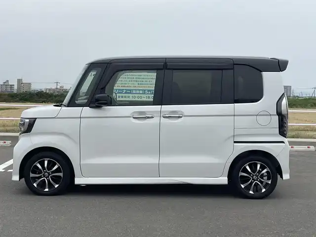 ホンダ Ｎ ＢＯＸ カスタム G L ホンダセンシング 佐賀県 2020(令2)年 5.5万km パールⅡ 純正オプション8インチナビ/・フルセグTV/CD/DVD/Bluetooth/USB/バックカメラ/ホンダセンシング/・衝突軽減ブレーキ/・誤発進抑制機能/・アダプティブクルーズコントロール/・車線維持支援システム/・先行車発信お知らせ機能/・歩行者事故低減ステアリング/・路外逸脱抑制機能/・標識認識機能/・後方誤発進抑制機能/オートハイビーム/片側パワースライドドア/ドライブレコーダー/シートヒーター/シーケンシャルウィンカー/LEDヘッドライト/LEDフォグライト/プッシュスタート/スマートキー/スペアキー1本/USBポート/ビルトインETC/純正14インチアルミホイール/純正LEDヘッドライト/純正フロアマット/純正ドアバイザー