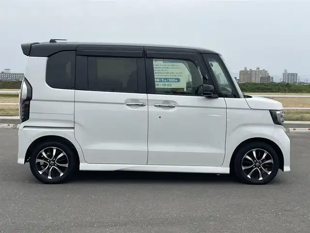 ホンダ Ｎ ＢＯＸ カスタム G L ホンダセンシング 佐賀県 2020(令2)年 5.5万km パールⅡ 純正オプション8インチナビ/・フルセグTV/CD/DVD/Bluetooth/USB/バックカメラ/ホンダセンシング/・衝突軽減ブレーキ/・誤発進抑制機能/・アダプティブクルーズコントロール/・車線維持支援システム/・先行車発信お知らせ機能/・歩行者事故低減ステアリング/・路外逸脱抑制機能/・標識認識機能/・後方誤発進抑制機能/オートハイビーム/片側パワースライドドア/ドライブレコーダー/シートヒーター/シーケンシャルウィンカー/LEDヘッドライト/LEDフォグライト/プッシュスタート/スマートキー/スペアキー1本/USBポート/ビルトインETC/純正14インチアルミホイール/純正LEDヘッドライト/純正フロアマット/純正ドアバイザー