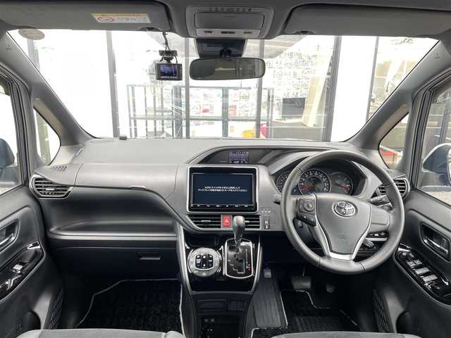 トヨタ ヴォクシー ZS 煌Ⅲ 千葉県 2020(令2)年 5万km ブラッキッシュアゲハガラスフレーク 純正9インチナビ/（フルセグTV/BT/CD/DVD/FM/AM）/12インチフリップダウンモニター/モデリスタエアロ/衝突被害軽減システム/車線逸脱警報/クルーズコントロール/ハーフレザーシート/両側パワースライドドア/横滑り防止装置/ETC/前後ドライブレコーダー/アイドリングストップ/LEDヘッドライト/フォグランプ/オートライト/ウィンカーミラー/電動格納ミラー/モデリスタ18インチAW/シートリフター/プッシュスタート/スマートキー/フロアマット/ドアバイザー/取扱説明書/保証書