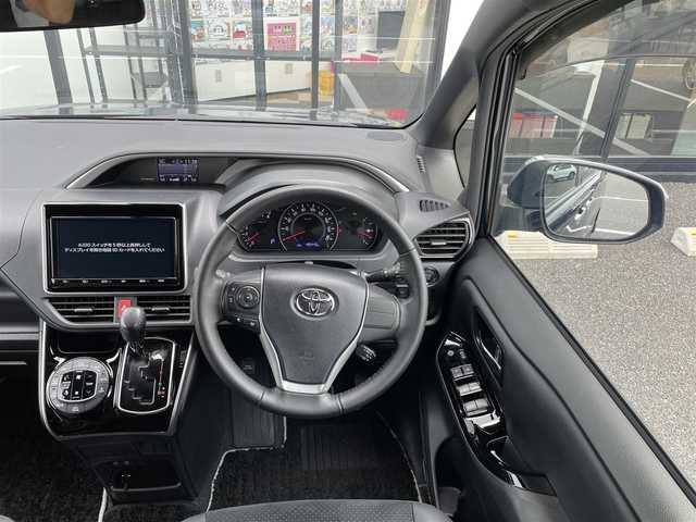 トヨタ ヴォクシー ZS 煌Ⅲ 千葉県 2020(令2)年 5万km ブラッキッシュアゲハガラスフレーク 純正9インチナビ/（フルセグTV/BT/CD/DVD/FM/AM）/12インチフリップダウンモニター/モデリスタエアロ/衝突被害軽減システム/車線逸脱警報/クルーズコントロール/ハーフレザーシート/両側パワースライドドア/横滑り防止装置/ETC/前後ドライブレコーダー/アイドリングストップ/LEDヘッドライト/フォグランプ/オートライト/ウィンカーミラー/電動格納ミラー/モデリスタ18インチAW/シートリフター/プッシュスタート/スマートキー/フロアマット/ドアバイザー/取扱説明書/保証書