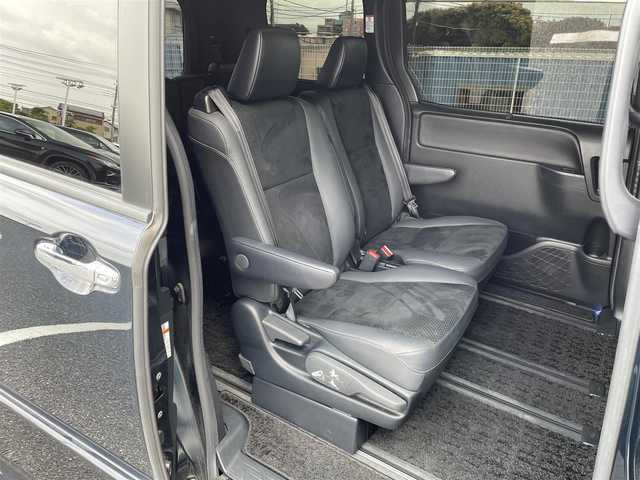 トヨタ ヴォクシー ZS 煌Ⅲ 千葉県 2020(令2)年 5万km ブラッキッシュアゲハガラスフレーク 純正9インチナビ/（フルセグTV/BT/CD/DVD/FM/AM）/12インチフリップダウンモニター/モデリスタエアロ/衝突被害軽減システム/車線逸脱警報/クルーズコントロール/ハーフレザーシート/両側パワースライドドア/横滑り防止装置/ETC/前後ドライブレコーダー/アイドリングストップ/LEDヘッドライト/フォグランプ/オートライト/ウィンカーミラー/電動格納ミラー/モデリスタ18インチAW/シートリフター/プッシュスタート/スマートキー/フロアマット/ドアバイザー/取扱説明書/保証書