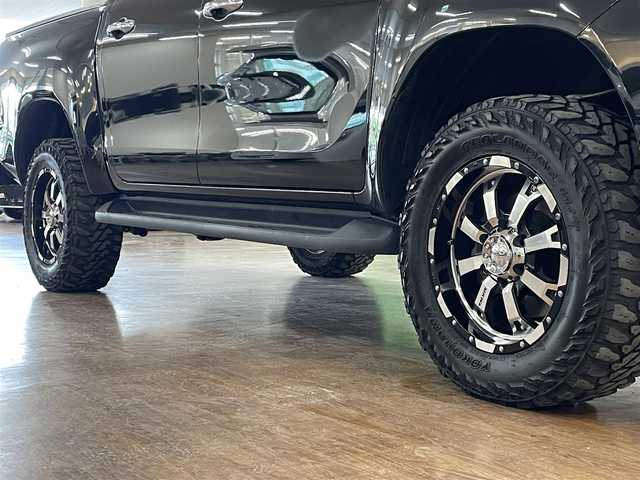 トヨタ ハイラックス Z 道央・札幌 2021(令3)年 4.2万km アティチュードブラックマイカ 4WD/ワンオーナー/寒冷地仕様/MKW製17インチAW/ジオランダーMTタイヤ/TRDマフラー/社外SDナビ/・フルセグTV/CD/DVD/BT/SD/USB/バックカメラ/トヨタセーフティセンス/・プリクラッシュセーフティ/・レーンディパーチャーアラート/・ロードサインアシスト/・先行車発進告知機能/横滑り防止装置/前後コーナーセンサー/純正エンジンスターター/レーダークルーズコントロール/純正フロアマット/純正ドアバイザー/ウインカーミラー/ステアリングリモコン/純正ベッドライナー/オートライト/LEDヘッドライト/前後フォグライト/ダウンヒルアシストコントロール/プッシュスタート/スマートキーx2/サイドステップ/新車時保証書/取扱説明書