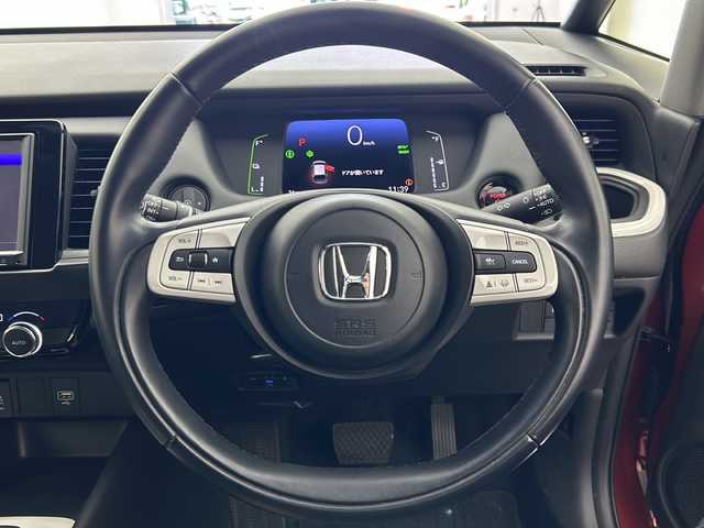 ホンダ フィット e:HEVホーム 宮城県 2021(令3)年 4.4万km プレミアムクリスタルレッドM 純正8インチナビ：VXM-215VFEI/フルセグTV/Bluetooth/CD/DVD/AM/FM/バックカメラ/アダプティブクルーズコントロール/衝突被害軽減ブレーキ/車線逸脱抑制/後方誤発進抑制機能/オートマチックハイビーム/パーキングセンサー/ＬＥＤヘッッドライト/前後ドライブレコーダー/スペアキー×1/電子制御パーキングブレーキ/オートブレーキホールド/充電用USBジャック/15インチAW/ETC/冬タイヤ積み込み/プッシュスタート