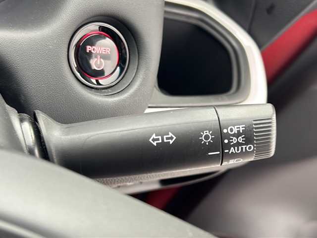 ホンダ フィット e:HEVホーム 宮城県 2021(令3)年 4.4万km プレミアムクリスタルレッドM 純正8インチナビ：VXM-215VFEI/フルセグTV/Bluetooth/CD/DVD/AM/FM/バックカメラ/アダプティブクルーズコントロール/衝突被害軽減ブレーキ/車線逸脱抑制/後方誤発進抑制機能/オートマチックハイビーム/パーキングセンサー/ＬＥＤヘッッドライト/前後ドライブレコーダー/スペアキー×1/電子制御パーキングブレーキ/オートブレーキホールド/充電用USBジャック/15インチAW/ETC/冬タイヤ積み込み/プッシュスタート