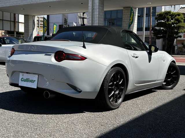 マツダ ロードスター S スペシャルパッケージ 大分県 2016(平28)年 6.3万km セラミックM RAYS製アルミホイル17インチ/純正SDナビ/（Bluetooth/CD/DVD/フルセグ）/外部接続端子：USB・AUX/本革巻シフトノブ/本革巻ステアリング/バックカメラ/セーフティパッケージ/・車線逸脱警報システム/・ブラインドスポットモニタリング/・ハイビームコントロールシステム/・アダプティブフロントライティングシステム/マルチインフォメーションディスプレイ/プッシュスタート/オートライト/ETC/LEDヘッドライト/LEDポジションランプ/DN席バニティミラー/保証証/取説
