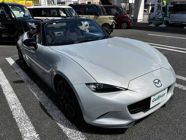 マツダ ロードスター S スペシャルパッケージ 大分県 2016(平28)年 6.3万km セラミックM RAYS製アルミホイル17インチ/純正SDナビ/（Bluetooth/CD/DVD/フルセグ）/外部接続端子：USB・AUX/本革巻シフトノブ/本革巻ステアリング/バックカメラ/セーフティパッケージ/・車線逸脱警報システム/・ブラインドスポットモニタリング/・ハイビームコントロールシステム/・アダプティブフロントライティングシステム/マルチインフォメーションディスプレイ/プッシュスタート/オートライト/ETC/LEDヘッドライト/LEDポジションランプ/DN席バニティミラー/保証証/取説