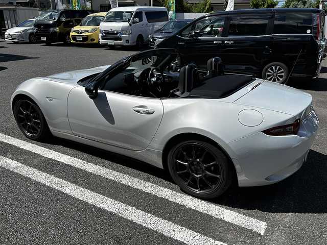マツダ ロードスター S スペシャルパッケージ 大分県 2016(平28)年 6.3万km セラミックM RAYS製アルミホイル17インチ/純正SDナビ/（Bluetooth/CD/DVD/フルセグ）/外部接続端子：USB・AUX/本革巻シフトノブ/本革巻ステアリング/バックカメラ/セーフティパッケージ/・車線逸脱警報システム/・ブラインドスポットモニタリング/・ハイビームコントロールシステム/・アダプティブフロントライティングシステム/マルチインフォメーションディスプレイ/プッシュスタート/オートライト/ETC/LEDヘッドライト/LEDポジションランプ/DN席バニティミラー/保証証/取説
