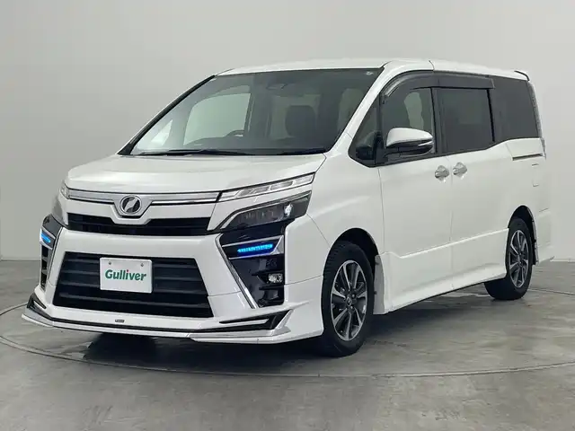 トヨタ ヴォクシー ZS 煌 長崎県 2018(平30)年 9万km ホワイトパールクリスタルシャイン モデリスタエアロ　純正１２．１型後席モニター　純正１０型ナビ　フルセグＴＶ　バックカメラ　両側電動スライドドア　　　クルーズコントロール　衝突被害軽減ブレーキ　ビルトインＥＴＣ　ＬＥＤライト　禁煙車