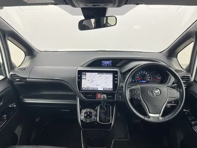 トヨタ ヴォクシー ZS 煌 長崎県 2018(平30)年 9万km ホワイトパールクリスタルシャイン モデリスタエアロ　純正１２．１型後席モニター　純正１０型ナビ　フルセグＴＶ　バックカメラ　両側電動スライドドア　　　クルーズコントロール　衝突被害軽減ブレーキ　ビルトインＥＴＣ　ＬＥＤライト　禁煙車