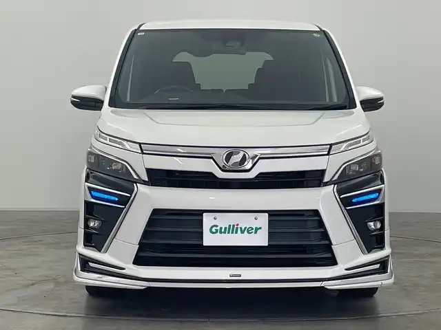 トヨタ ヴォクシー ZS 煌 長崎県 2018(平30)年 9万km ホワイトパールクリスタルシャイン モデリスタエアロ　純正１２．１型後席モニター　純正１０型ナビ　フルセグＴＶ　バックカメラ　両側電動スライドドア　　　クルーズコントロール　衝突被害軽減ブレーキ　ビルトインＥＴＣ　ＬＥＤライト　禁煙車