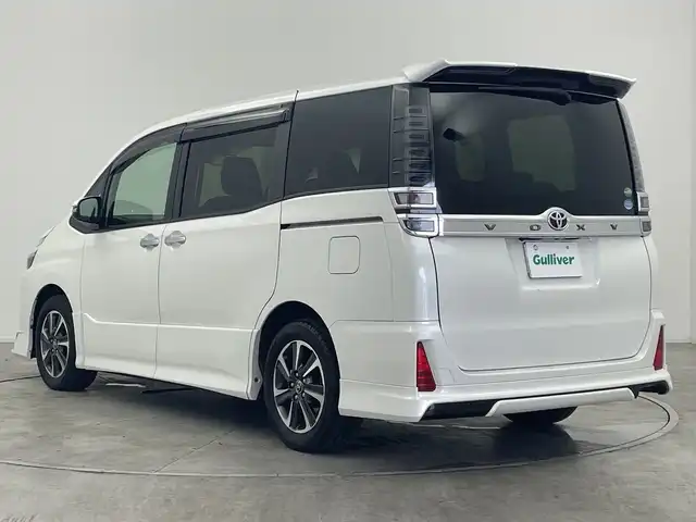 トヨタ ヴォクシー ZS 煌 長崎県 2018(平30)年 9万km ホワイトパールクリスタルシャイン モデリスタエアロ　純正１２．１型後席モニター　純正１０型ナビ　フルセグＴＶ　バックカメラ　両側電動スライドドア　　　クルーズコントロール　衝突被害軽減ブレーキ　ビルトインＥＴＣ　ＬＥＤライト　禁煙車