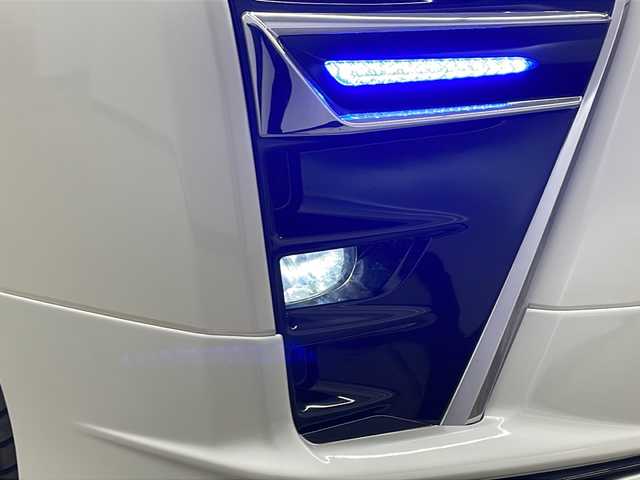 トヨタ ヴォクシー ZS 煌 長崎県 2018(平30)年 9万km ホワイトパールクリスタルシャイン モデリスタフルエアロ　/純正１２．１型後席モニター/純正１０型ナビ/・フルセグＴＶ/・DVD/・Bluetooth/・バックカメラ/セーフティセンス/・先行車発信告知/・レーンディパーチャーアラート/・オートハイビーム/両側電動スライドドア/ビルトインETC/クルーズコントロール/LEDヘッドライト/オートリトラミラー/黒革ハンドル/ステアリングリモコン/リアサンシェード/シートバックテーブル/純正バイザー