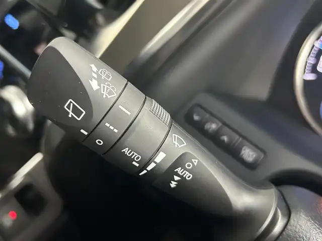トヨタ ヴェルファイア ハイブリット ZR サイドリフトアップ 道央・札幌 2016(平28)年 3.1万km ホワイトパールクリスタルシャイン ・ワンオーナー/・４WD/・純正10インチナビ/　CD/DVD/SD/BT/フルセグ/・純正フリップダウンモニター/・ビルトインETC/・プリクラッシュセーフティ/・レーダークルーズコントロール/・クリアランスソナー/・ハーフレザシート/・両側パワースライドドア/・LEDヘッドライト/・フォグライト/・オートライト/・プッシュスタート/・スマートキー/・純正フロアマット/・ドアバイザー