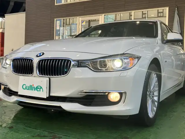 ＢＭＷ ３２０ｉ ラグジュアリー 神奈川県 2012(平24)年 3.7万km アルピンホワイトⅢ ・純正メモリナビ/・バックカメラ/・ビルドインETC/・前後コーナーセンサー/・オートクルーズコントロール/・HIDヘッドライト/・フォグランプ/・オートライト/・パワーシートD/N/・シートメモリD席/・シートヒーターD/N/・純正17インチアルミホイール/・純正フロアマット/・パドルシフト/・アイドリングストップ/・プッシュスタート/・スマートキー