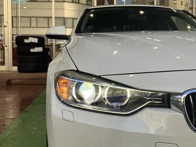 ＢＭＷ ３２０ｉ ラグジュアリー 神奈川県 2012(平24)年 3.7万km アルピンホワイトⅢ ・純正メモリナビ/・バックカメラ/・ビルドインETC/・前後コーナーセンサー/・オートクルーズコントロール/・HIDヘッドライト/・フォグランプ/・オートライト/・パワーシートD/N/・シートメモリD席/・シートヒーターD/N/・純正17インチアルミホイール/・純正フロアマット/・パドルシフト/・アイドリングストップ/・プッシュスタート/・スマートキー