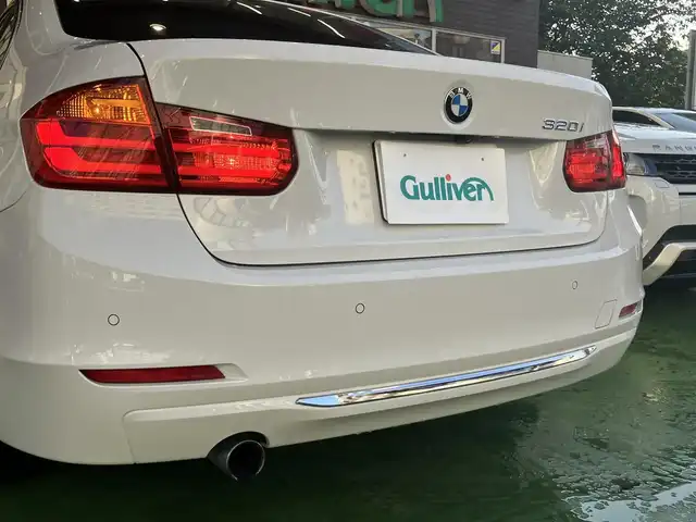 ＢＭＷ ３２０ｉ ラグジュアリー 神奈川県 2012(平24)年 3.7万km アルピンホワイトⅢ ・純正メモリナビ/・バックカメラ/・ビルドインETC/・前後コーナーセンサー/・オートクルーズコントロール/・HIDヘッドライト/・フォグランプ/・オートライト/・パワーシートD/N/・シートメモリD席/・シートヒーターD/N/・純正17インチアルミホイール/・純正フロアマット/・パドルシフト/・アイドリングストップ/・プッシュスタート/・スマートキー