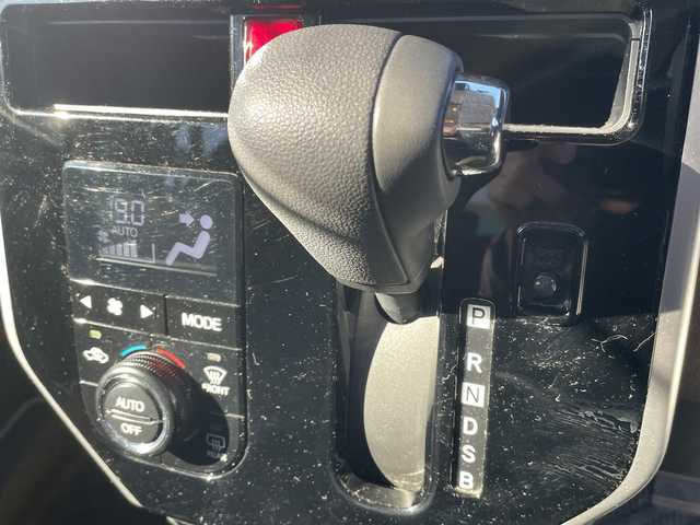 トヨタ ルーミー G コージーエディション 千葉県 2019(平31)年 2.6万km ファイアークォーツレッドM ・ワンオーナー/・純正SDナビゲーション/Bluetooth TV CD DVD SD/・両側パワースライドドア/・ビルトインETC/・エンジンプッシュスタート/・スマートキー/・スペアキー/・オートライト/・フォグランプ/・コーナーセンサー/・前席シートヒーター/・横滑り防止装置/・アイドリングストップ/・純正フロアマット/・新車時保証書＆取扱説明書