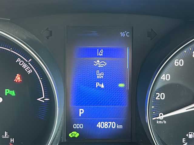 トヨタ Ｃ－ＨＲ G 山梨県 2019(令1)年 4.1万km ホワイトパールクリスタルシャイン ToyotaSafetySense/　・プリクラッシュセーフティシステム/　・レーントレーシングアシスト/　・発進遅れ告知機能/　・オートマチックハイビーム/　・レーダークルーズコントロール/純正ナビ/　(CD/DVD/SD/BT/フルセグ)/バックカメラ/LEDオートライト/LEDフォグランプ/ハーフレザーシート/シートヒーター/純正18インチアルミホイール/ブラインドスポットモニター/クリアランスソナー/電動パーキングブレーキ/スマートキー/ビルトインETC