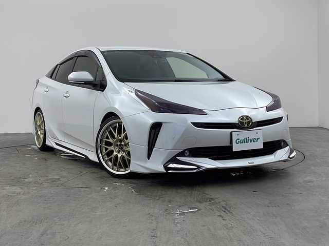 トヨタ プリウス S ツーリングセレ ブラックED 兵庫県 2022(令4)年 2.5万km プラチナホワイトパールマイカ ・ALPINEフローティングナビ/・AM/FM/CD/DVD/・フルセグTV/・Bluetooth接続/・AppleCarPlay/AndroidAuto/・バックカメラ/・アラウンドビューモニター/・前席シートヒーター/・モデリスタエアロ/・MAVERICK19インチアルミホイール/・TEIN車高調/・アルパインツィーター/・前後ドライブレコーダー/・ビルトインETC2.0/・デジタルインナーミラー/・nanoe/・AC100V/・アルパインツィーター/・トヨタセーフティセンス/・レーンディパーチャーアラート/・レーントレーシングアシスト/・プリクラッシュセーフティ/・クリアランスソナー/・パーキングサポートブレーキ/・ふらつき検知/・ロードサインアシスト/・先行車発進告知/・後退速度抑制/・レーダークルーズコントロール/・オートマチックハイビーム/・横滑り防止装置/・革巻ステアリング/・ステアリングスイッチ/・ギャルソンシートカバー/・オートライト/・純正フロアマット/・ドライブモード/・LEDヘッドランプ/・ドアバイザー/・取扱説明書/・保証書
