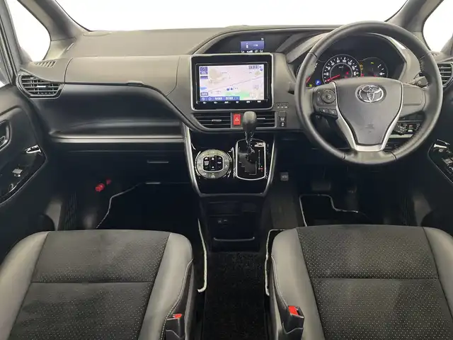 トヨタ ヴォクシー ZS 煌Ⅲ 栃木県 2021(令3)年 1.1万km ブラック 純正SDナビ/（CD/DVD/Bluetooth/USB/フルセグTV）/バックカメラ/トヨタセーフティセンス/前後コーナーセンサー/ビルトインETC/前方ドライブレコーダー/ハーフレザーシート/両側パワースライドドア/オートライト/LEDヘッドライト/横滑り防止装置/フォグランプ/スマートキー/プッシュスタート/アイドリングストップ/電動格納ミラー/純正アルミホイール/純正フロアマット