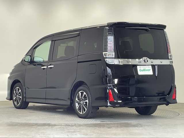 トヨタ ヴォクシー ZS 煌Ⅲ 栃木県 2021(令3)年 1.1万km ブラック 純正SDナビ/（CD/DVD/Bluetooth/USB/フルセグTV）/バックカメラ/トヨタセーフティセンス/前後コーナーセンサー/ビルトインETC/前方ドライブレコーダー/ハーフレザーシート/両側パワースライドドア/オートライト/LEDヘッドライト/横滑り防止装置/フォグランプ/スマートキー/プッシュスタート/アイドリングストップ/電動格納ミラー/純正アルミホイール/純正フロアマット