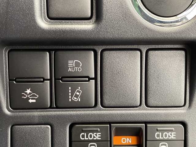 トヨタ ヴォクシー ZS 煌Ⅲ 栃木県 2021(令3)年 1.1万km ブラック 純正SDナビ/（CD/DVD/Bluetooth/USB/フルセグTV）/バックカメラ/トヨタセーフティセンス/前後コーナーセンサー/ビルトインETC/前方ドライブレコーダー/ハーフレザーシート/両側パワースライドドア/オートライト/LEDヘッドライト/横滑り防止装置/フォグランプ/スマートキー/プッシュスタート/アイドリングストップ/電動格納ミラー/純正アルミホイール/純正フロアマット