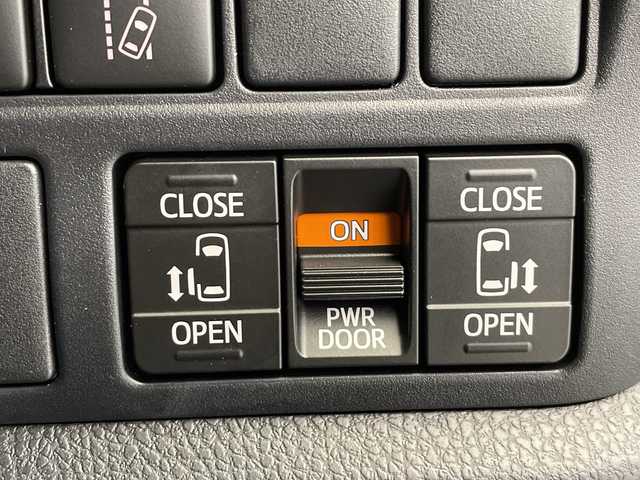 トヨタ ヴォクシー ZS 煌Ⅲ 栃木県 2021(令3)年 1.1万km ブラック 純正SDナビ/（CD/DVD/Bluetooth/USB/フルセグTV）/バックカメラ/トヨタセーフティセンス/前後コーナーセンサー/ビルトインETC/前方ドライブレコーダー/ハーフレザーシート/両側パワースライドドア/オートライト/LEDヘッドライト/横滑り防止装置/フォグランプ/スマートキー/プッシュスタート/アイドリングストップ/電動格納ミラー/純正アルミホイール/純正フロアマット