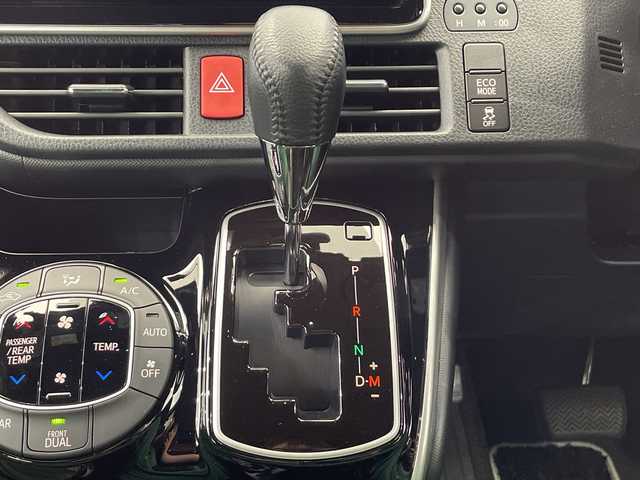 トヨタ ヴォクシー ZS 煌Ⅲ 栃木県 2021(令3)年 1.1万km ブラック 純正SDナビ/（CD/DVD/Bluetooth/USB/フルセグTV）/バックカメラ/トヨタセーフティセンス/前後コーナーセンサー/ビルトインETC/前方ドライブレコーダー/ハーフレザーシート/両側パワースライドドア/オートライト/LEDヘッドライト/横滑り防止装置/フォグランプ/スマートキー/プッシュスタート/アイドリングストップ/電動格納ミラー/純正アルミホイール/純正フロアマット