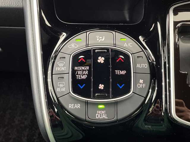 トヨタ ヴォクシー ZS 煌Ⅲ 栃木県 2021(令3)年 1.1万km ブラック 純正SDナビ/（CD/DVD/Bluetooth/USB/フルセグTV）/バックカメラ/トヨタセーフティセンス/前後コーナーセンサー/ビルトインETC/前方ドライブレコーダー/ハーフレザーシート/両側パワースライドドア/オートライト/LEDヘッドライト/横滑り防止装置/フォグランプ/スマートキー/プッシュスタート/アイドリングストップ/電動格納ミラー/純正アルミホイール/純正フロアマット