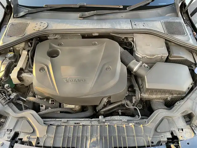 ボルボ Ｖ６０ クロスカントリー D4 クラシック 滋賀県 2017(平29)年 5.2万km オニキスブラックP HDD純正ナビ/・Bluetooth/CD/DVD/バックカメラ/革巻きステアリング/ステアリングリモコン/パドルシフト/クルーズコントロール/ETC/前席パワーシート/前席シートヒーター/レザーシート/HIDオートライト/アクティブハイビーム/シティセーフティ/スマートキー