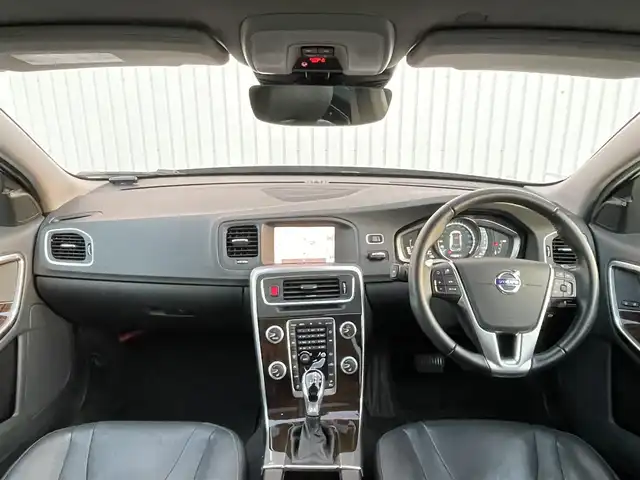 ボルボ Ｖ６０ クロスカントリー D4 クラシック 滋賀県 2017(平29)年 5.2万km オニキスブラックP HDD純正ナビ/・Bluetooth/CD/DVD/バックカメラ/革巻きステアリング/ステアリングリモコン/パドルシフト/クルーズコントロール/ETC/前席パワーシート/前席シートヒーター/レザーシート/HIDオートライト/アクティブハイビーム/シティセーフティ/スマートキー