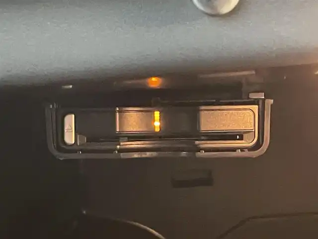 ボルボ Ｖ６０ クロスカントリー D4 クラシック 滋賀県 2017(平29)年 5.2万km オニキスブラックP HDD純正ナビ/・Bluetooth/CD/DVD/バックカメラ/革巻きステアリング/ステアリングリモコン/パドルシフト/クルーズコントロール/ETC/前席パワーシート/前席シートヒーター/レザーシート/HIDオートライト/アクティブハイビーム/シティセーフティ/スマートキー